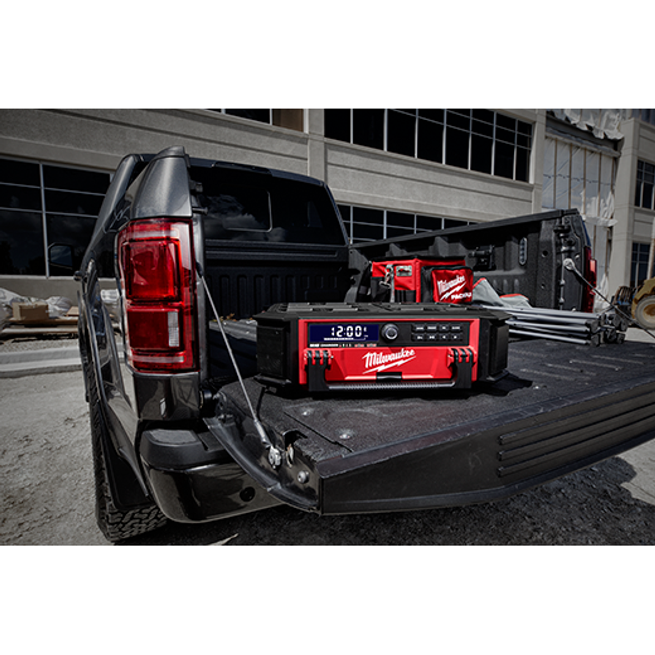 M18™ Jobsite Radio + Charger w/ PACKOUT™ Compatibility